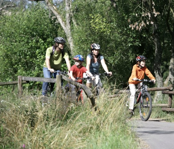 Unterwegs in der Natur auf dem Eifel-Ardennen-Radweg, © Eifel Tourismus GmbH/intention