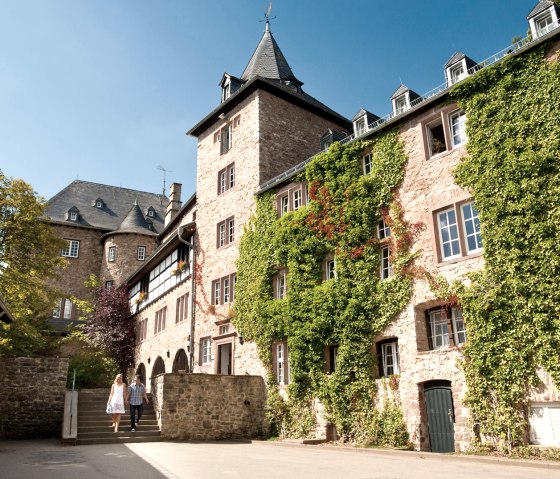 Burg Blankenheim in der Nähe des Ahr-Radweges, © Eifel Tourismus GmbH/D. Ketz