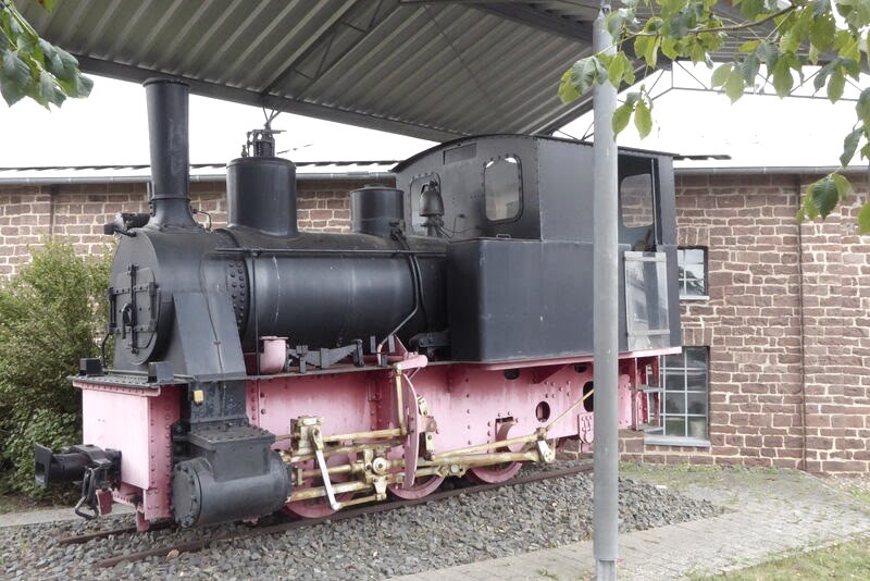 Lokomotive in Binsfeld vor dem Lokschuppen - Bähnchenweg, © Eifelverein Ortsgruppe Speicher