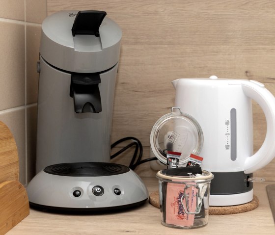 Studio - Senseo coffee maker and electric kettle..., © Gerhard Müller