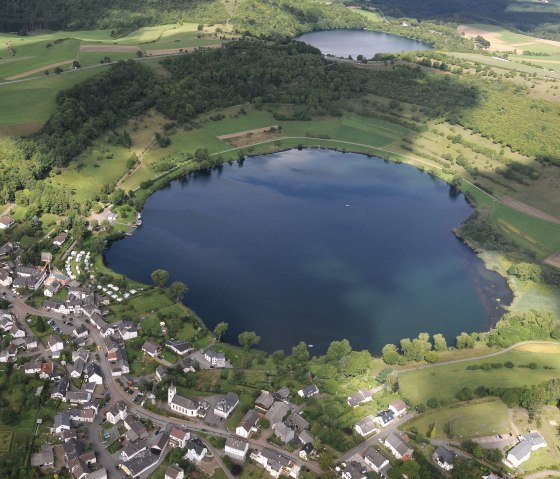 Schalkenmehrener Maar und Weinfelder Maar, © Helmut Gassen / Eifel Tourismus GmbH