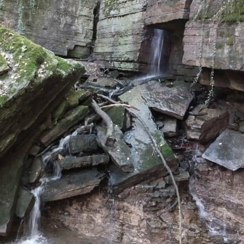 Wasserfall im Naturdenkmal "Tanzlay", © TI Bitburger Land