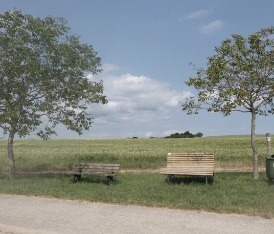 Idyllischer Rastplatz mit Blick auf Rittersdorf, © TI Bitburger Land