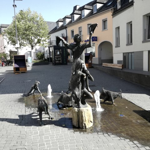 Gäßestrepper Brunnen am Petersplatz, © TI Bitburger Land