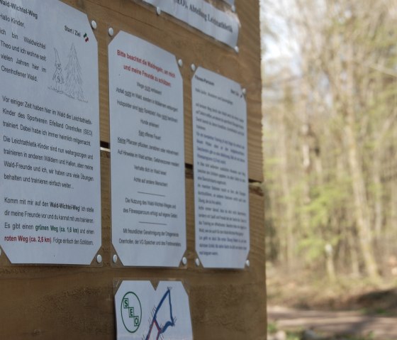 Start-Ziel-Schild Wald-Wichtel-Weg, © N. Müller