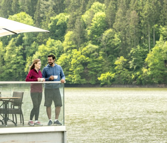 Kleine Pause im Café am Bitburger Stausee, © Eifel Tourismus, D. Ketz