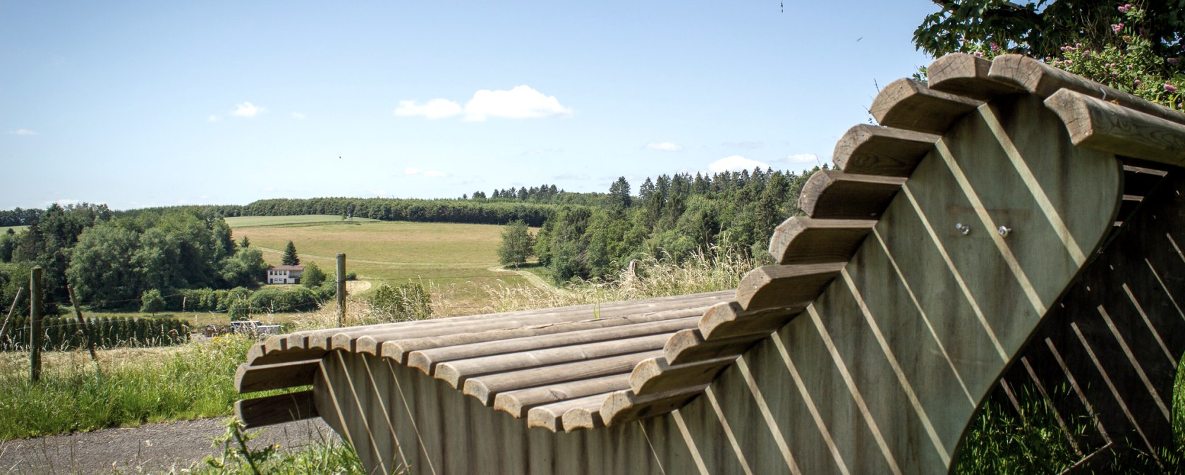 Ruhebank auf dem BitburgerLandGang in Neidenbach, © TI Bitburger Land 