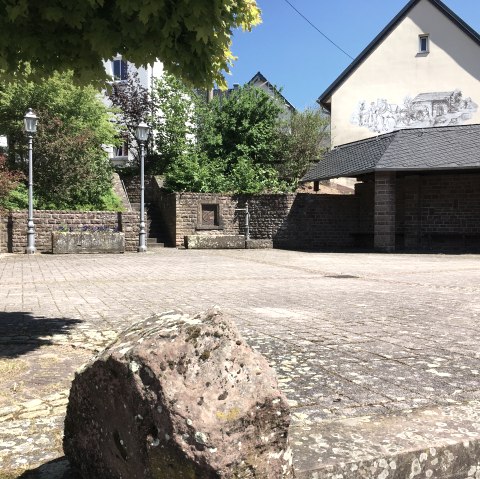 Start der Wanderung - Dorfplatz, © Tourist-Information Bitburger Land