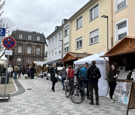 Stände am Beda Markt in Bitburg, © TI Bitburger Land