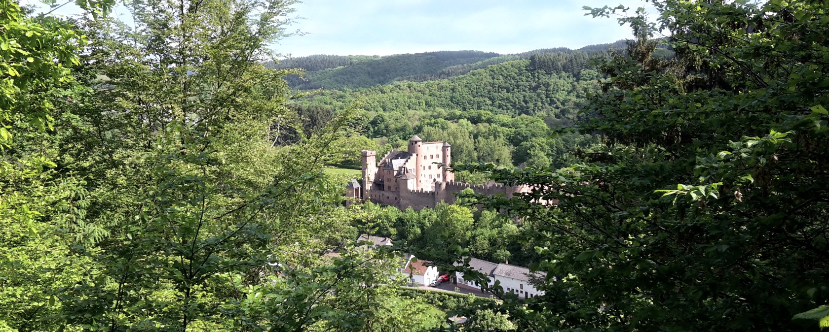 Panoramablick auf Schloss Hamm - einfach märchenhaft, © TI Bitburger Land