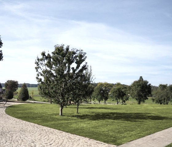 Courtyard entrance to the apartments, © Julia Bartz