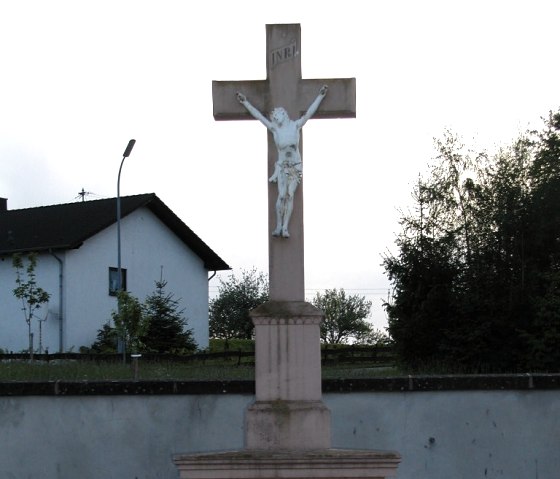 Kreuz am Friedhof, © Conny Meier