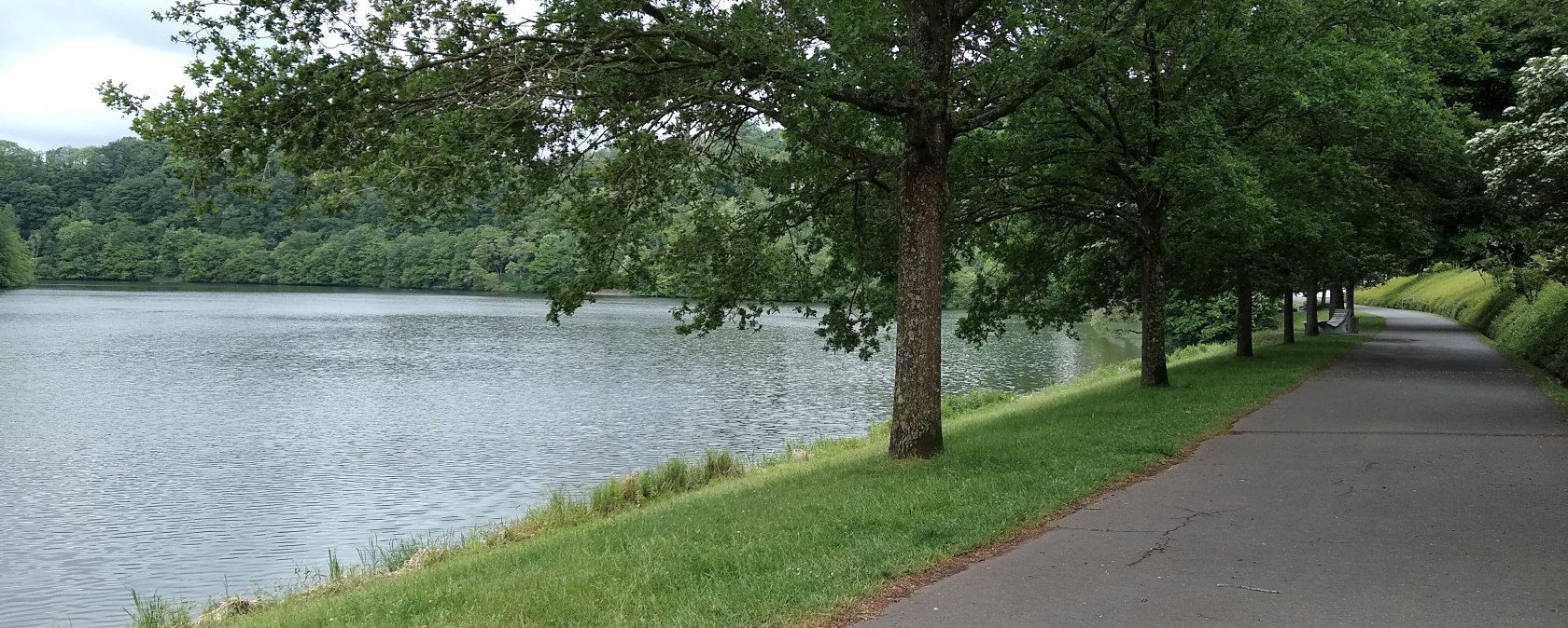 Barrierefreier Weg am Stausee Bitburg, © Naturpark Südeifel