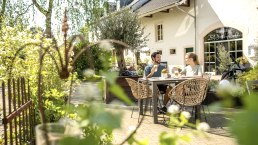 Rast im Hofcafé Messerich, © Eifel Tourismus GmbH, Dominik Ketz