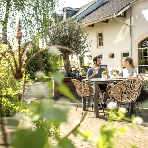 Rast im Hofcafé Messerich, © Eifel Tourismus GmbH, Dominik Ketz