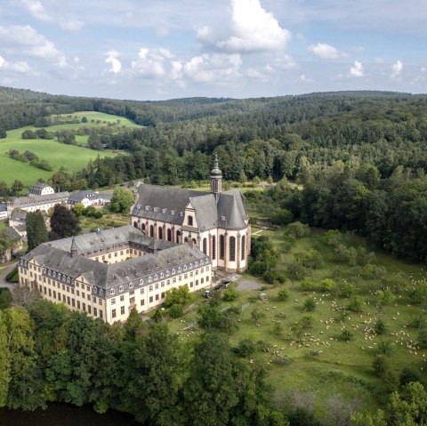 Kloster Himmerod auf der Oberkail-Himmeord-Schleife, © Thomas Urbany; Naturpark Südeifel