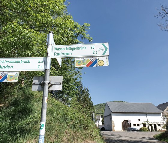 Beschilderung - unterwegs auf der Radtour Fluss-Quartett, © Tourist-Information Bitburger Land, Steffi Wagner