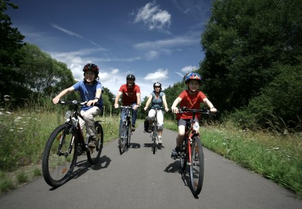 Familienausflug mit dem Rad, © Archiv Eifel Tourismus GmbH, Fotograf: intention Werbeagentur