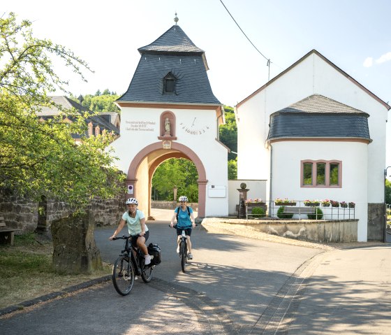 Archway in St. Thomas on the Kyll cycle path, © Eifel Tourismus GmbH, Dominik Ketz