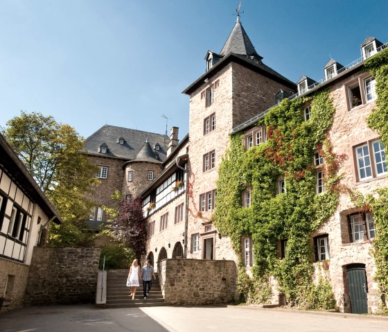 Burg Blankenheim in der Nähe des Ahr-Radweges, © Eifel Tourismus GmbH/D. Ketz