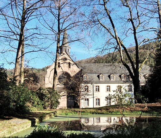 Blick auf Kloster St. Thomas, © Tourist-Information Bitburger Land