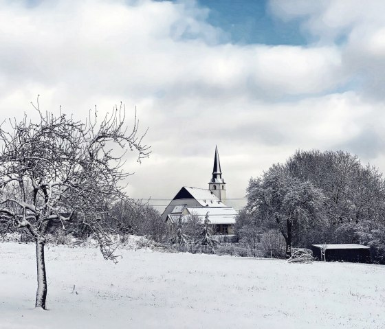 Die Wallfahrtskirche in Weidingen im Schnee, © Felsenland Südeifel Tourismus GmbH / Anna Carina Krebs