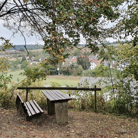 Vue sur Gransdorf avec possibilité de s'asseoir, © TI BItburger Land - Steffi Wagner