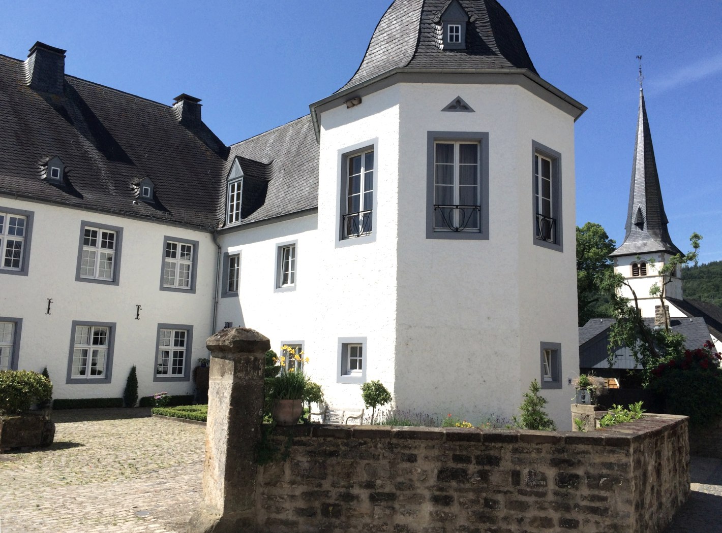 Schloss Wolsfeld, auch Burg Wolsfeld genannt, ist ein frühneuzeitliches Herrenhaus in der Gemeinde Wolsfeld im rheinland-pfälzischen Eifelkreis Bitburg-Prüm, © TI Bitburger Land
