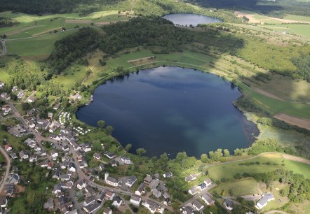 Schalkenmehrener Maar und Weinfelder Maar, © Helmut Gassen / Eifel Tourismus GmbH