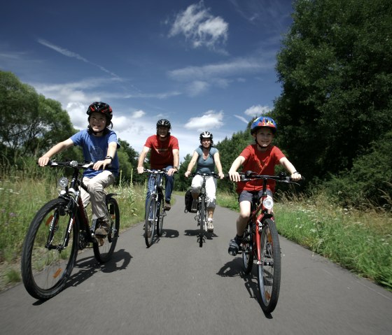 Familienausflug mit dem Rad, © Archiv Eifel Tourismus GmbH, Fotograf: intention Werbeagentur