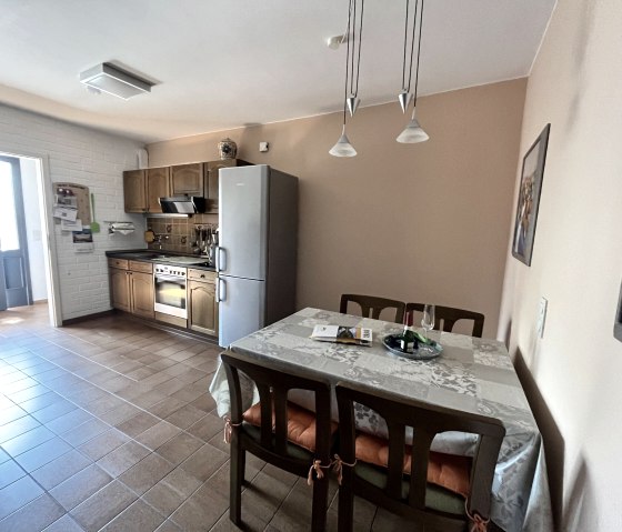 Kitchenette with dining table