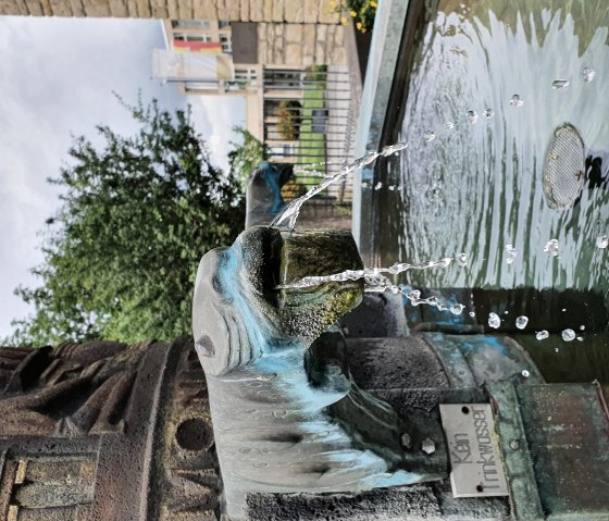 Bitburger Bierbrunnen im Sommer sprudel Wasser, © Tourist-Information Bitburger Land