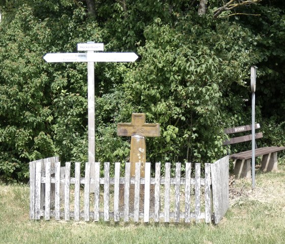 Wegekreuz an der Strecke, © TI Bitburger Land