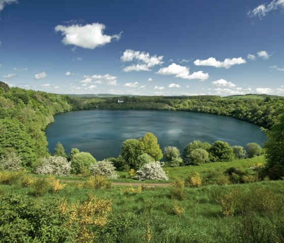 Blick auf das Weinfelder Maar, © Dominik Ketz / Eifel Tourismus GmbH