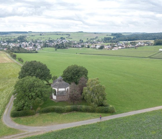 Frohnertkapelle Oberkail - Luftbild, © Naturpark Südeifel - Thomas Urbany