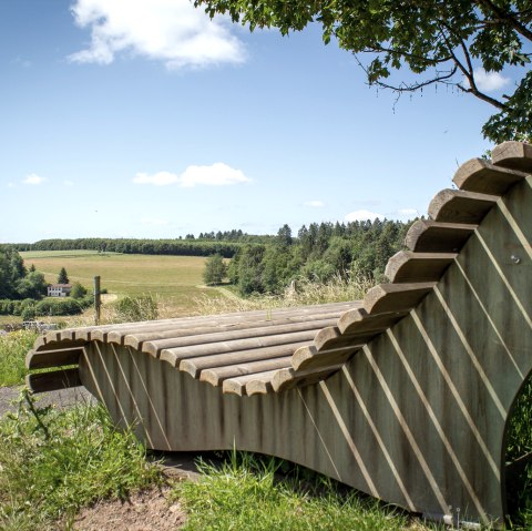 Liegebank mit schönen Ausblick in Neidenbach, © TI Bitburger Land - Monika Mayer