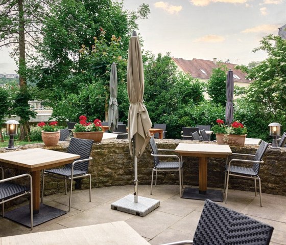 Schöne Sommerterrasse der Burg Rittersdorf